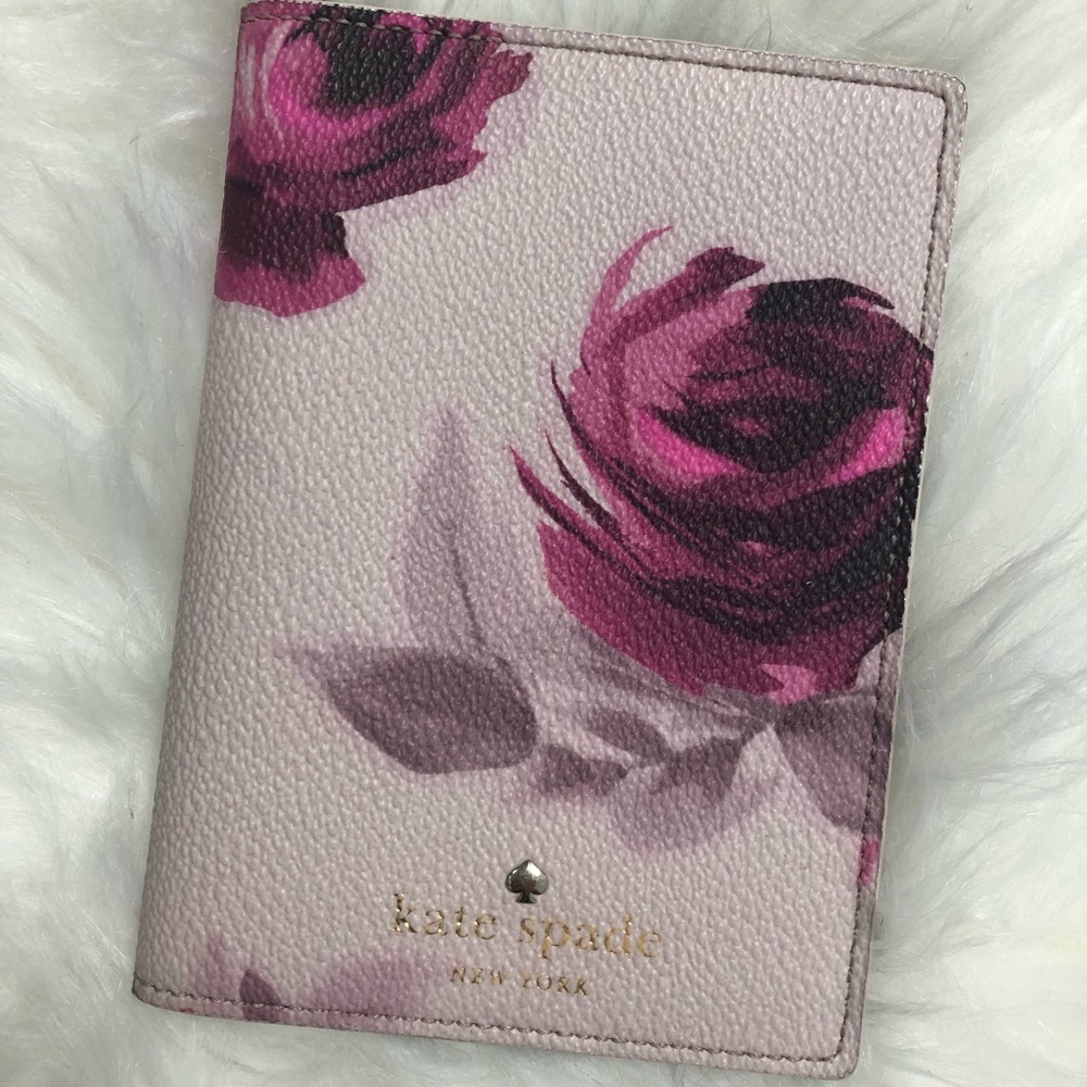 🥀 KATE SPADE PASSPORT HOLDER 🥀